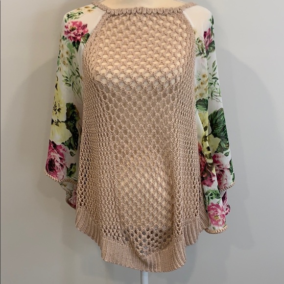 Gorgeous Knitted/Floral see through top - Picture 2 of 5